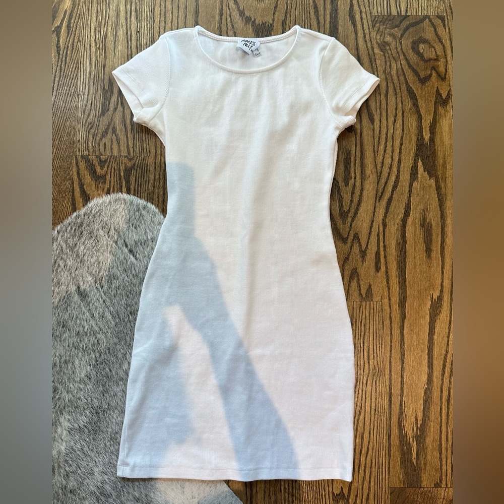 WHITE RIBBED T SHIRT DRESS